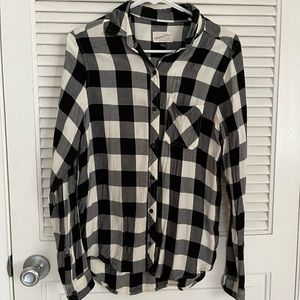 Universal thread, white black plaid shirt